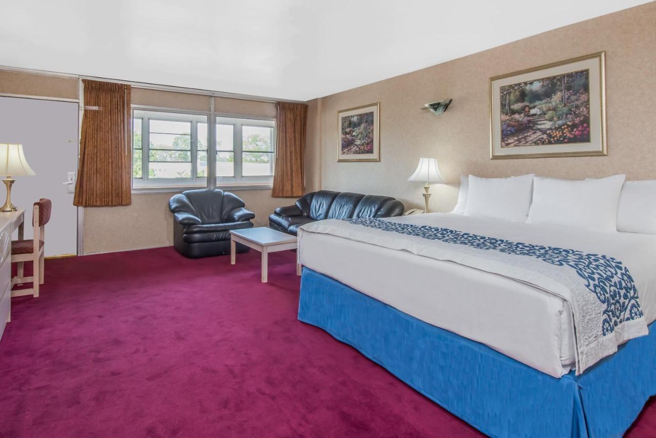 | Days Inn by Wyndham Hicksville Long Island