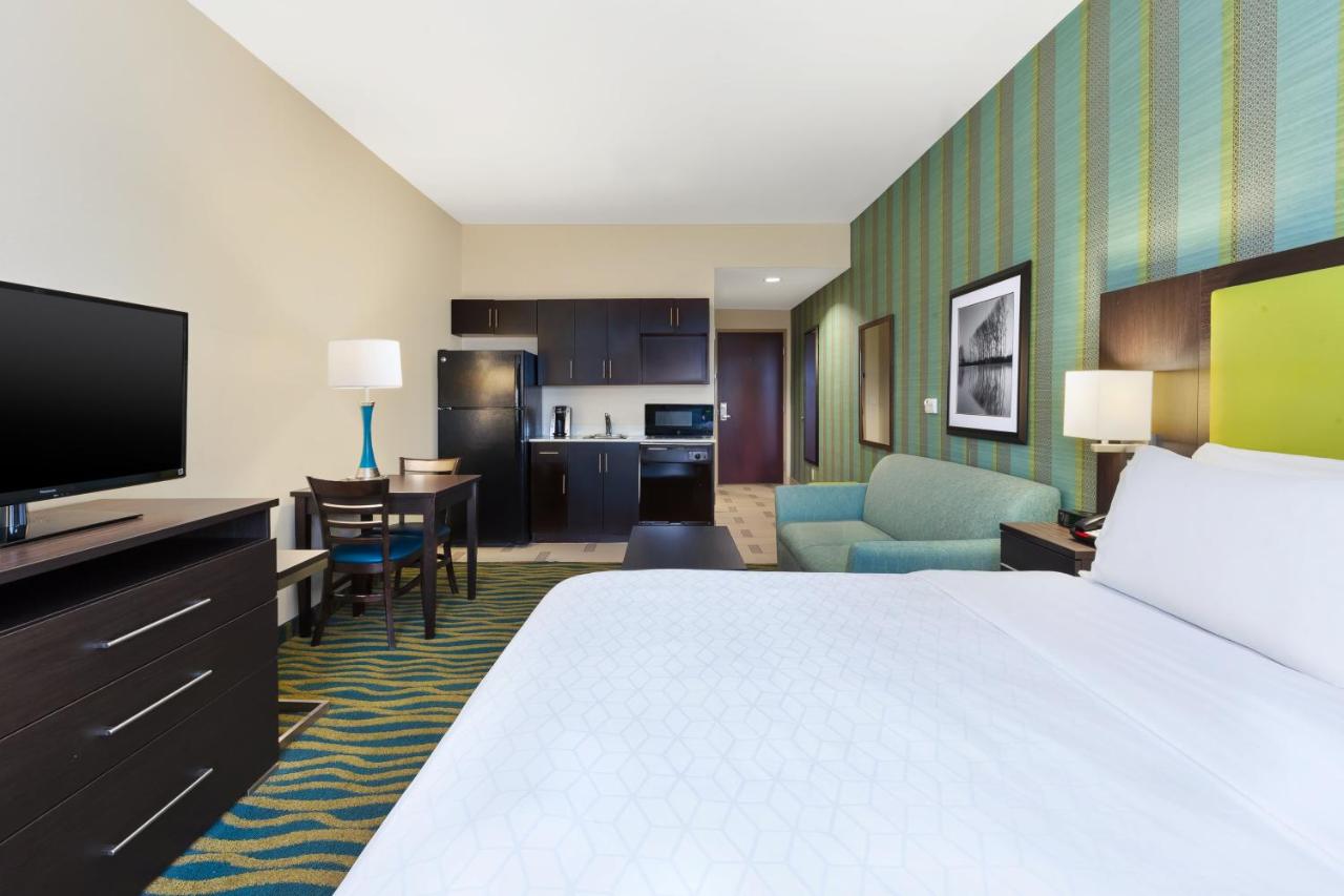 Executive King Room at Holiday Inn Express & Suites Southport - Oak Island Area by IHG