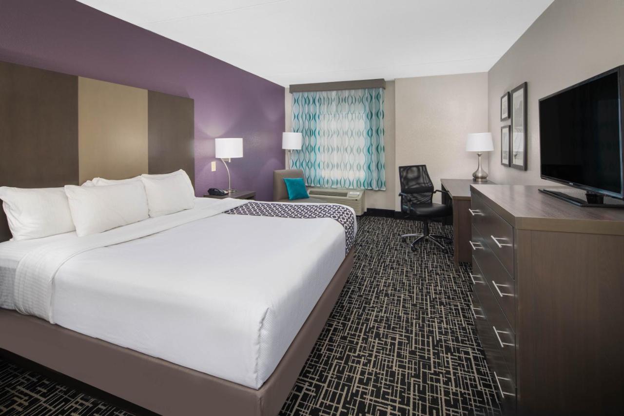King Room - Disability Access at La Quinta Inn & Suites by Wyndham Chattanooga - East Ridge