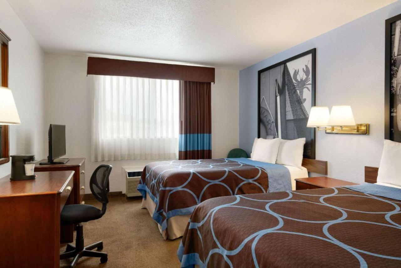  | Super 8 by Wyndham Portland/Westbrook Area