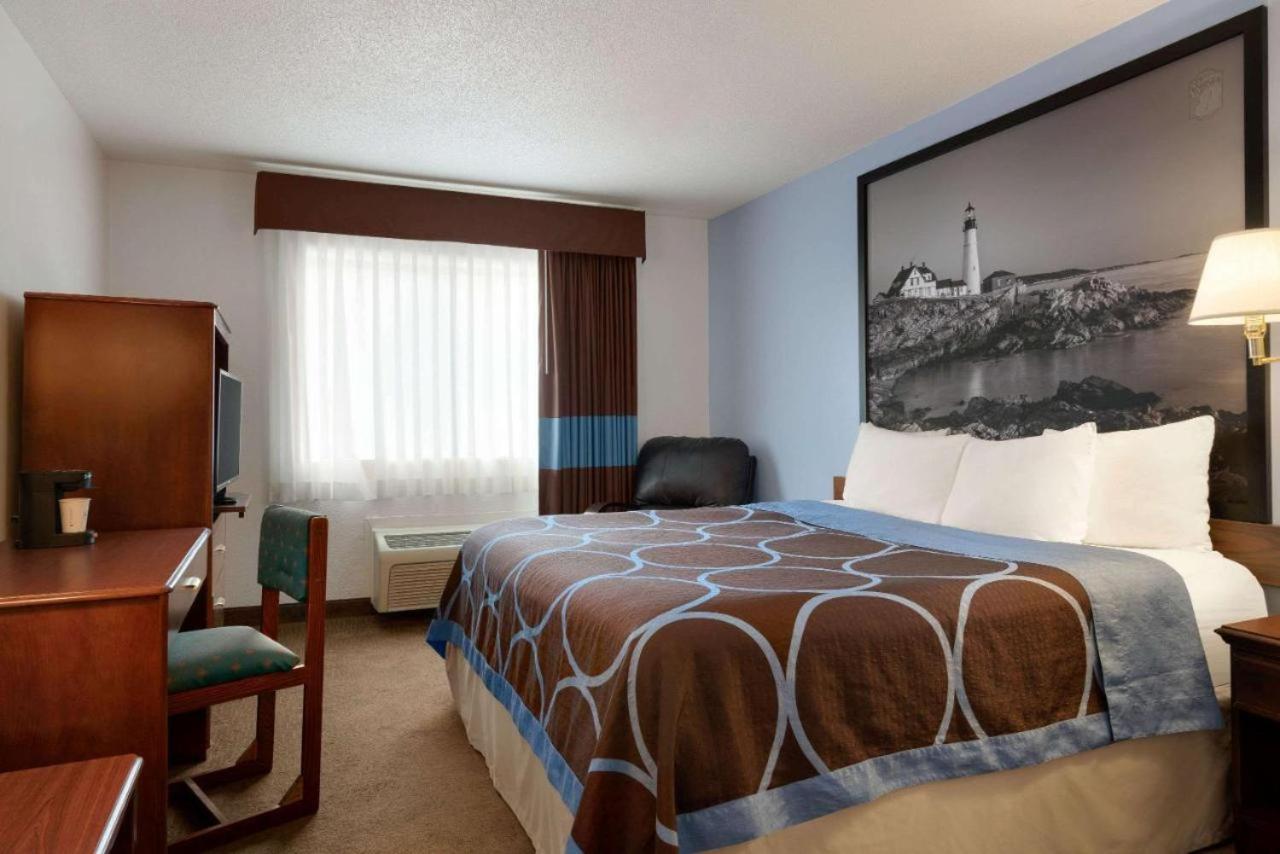  | Super 8 by Wyndham Portland/Westbrook Area