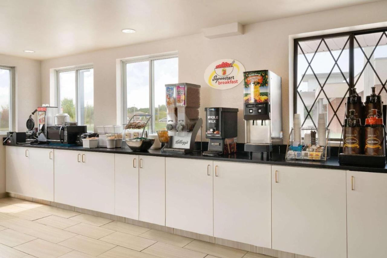  | Super 8 by Wyndham Portland/Westbrook Area