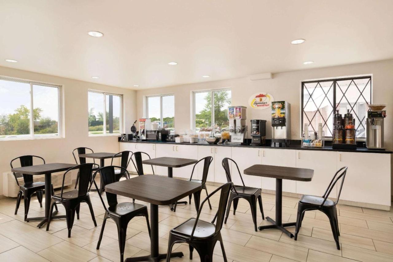  | Super 8 by Wyndham Portland/Westbrook Area