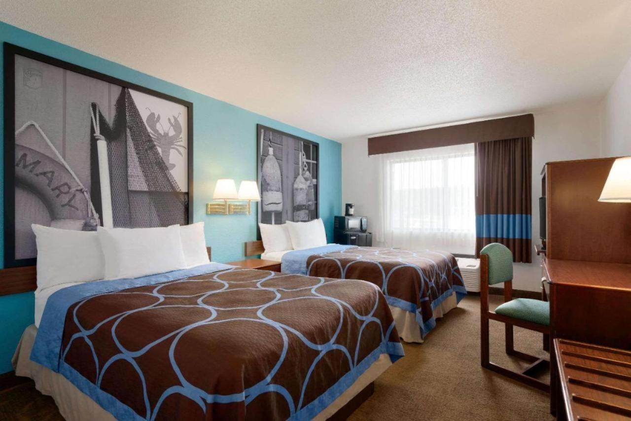  | Super 8 by Wyndham Portland/Westbrook Area