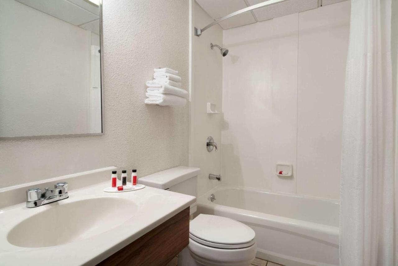  | Super 8 by Wyndham Portland/Westbrook Area