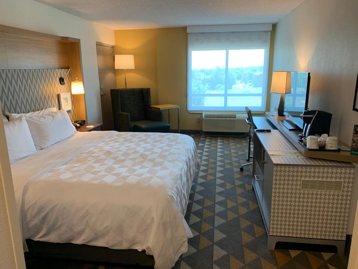 | Holiday Inn Martinsburg, an IHG Hotel