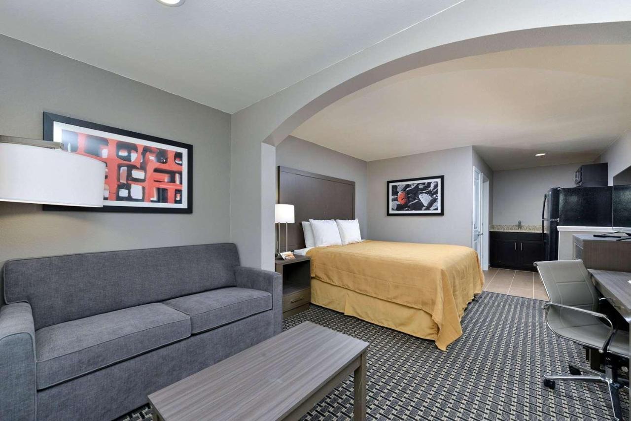 | Scottish Inn & Suites Cotulla, TX