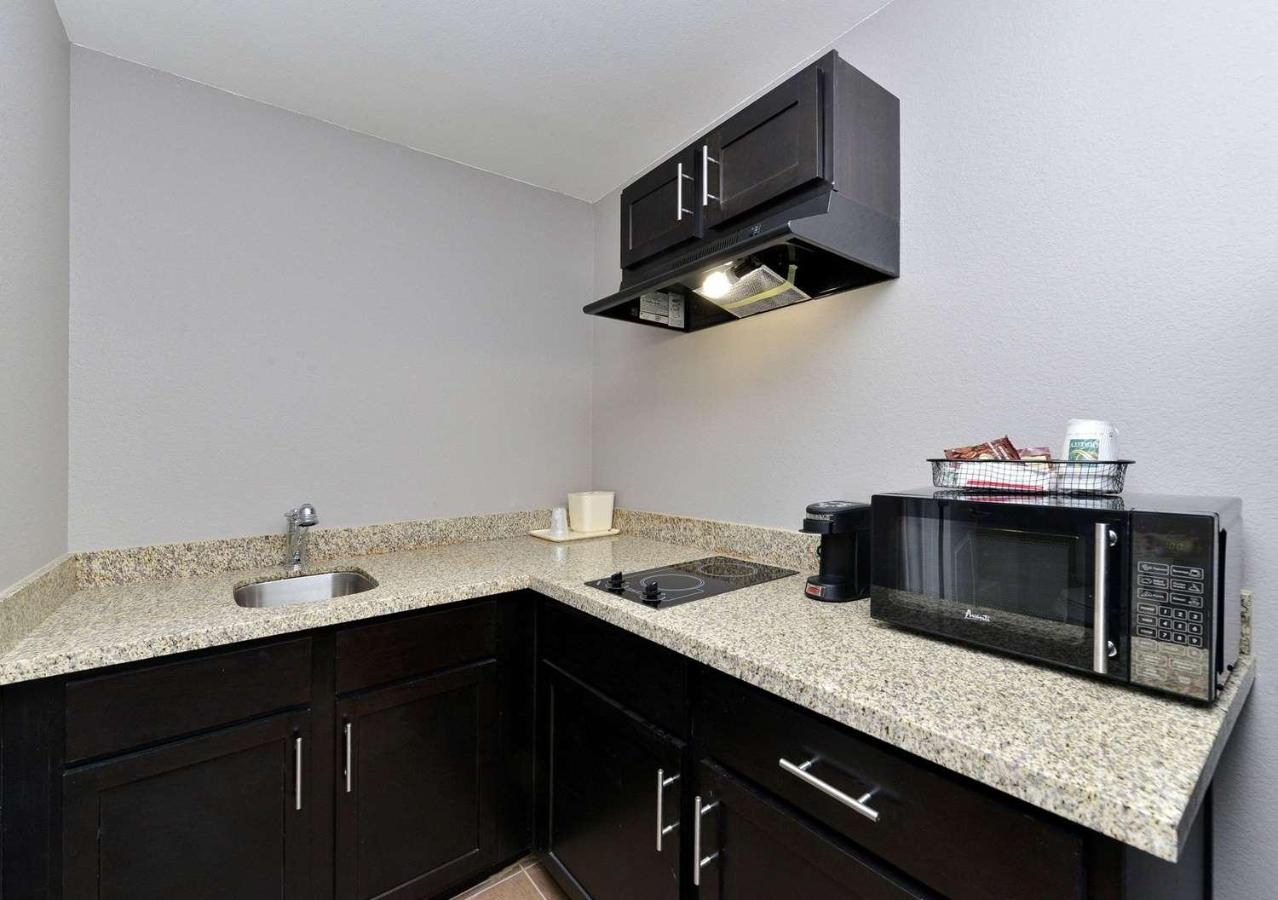 | Scottish Inn & Suites Cotulla, TX