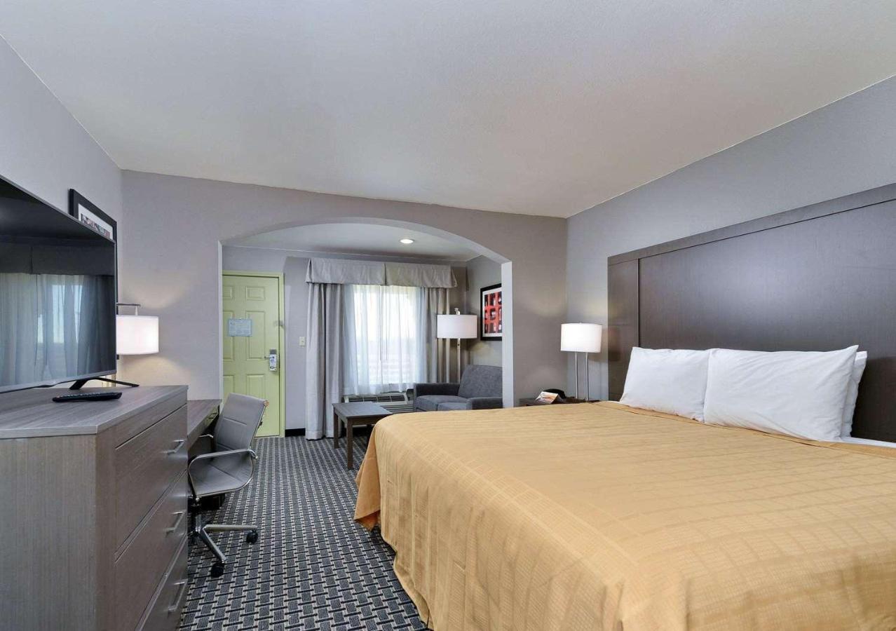 | Scottish Inn & Suites Cotulla, TX
