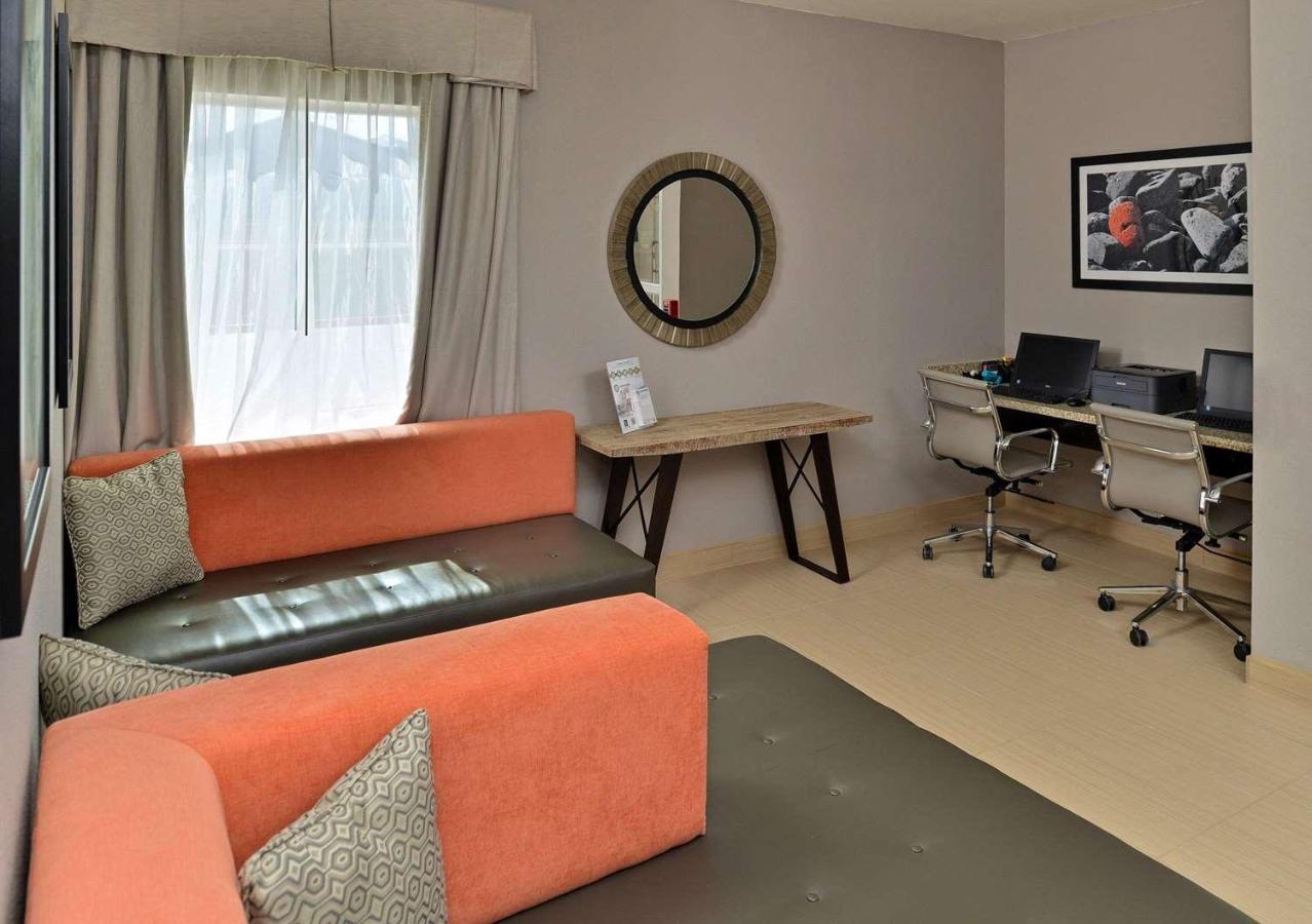 | Scottish Inn & Suites Cotulla, TX