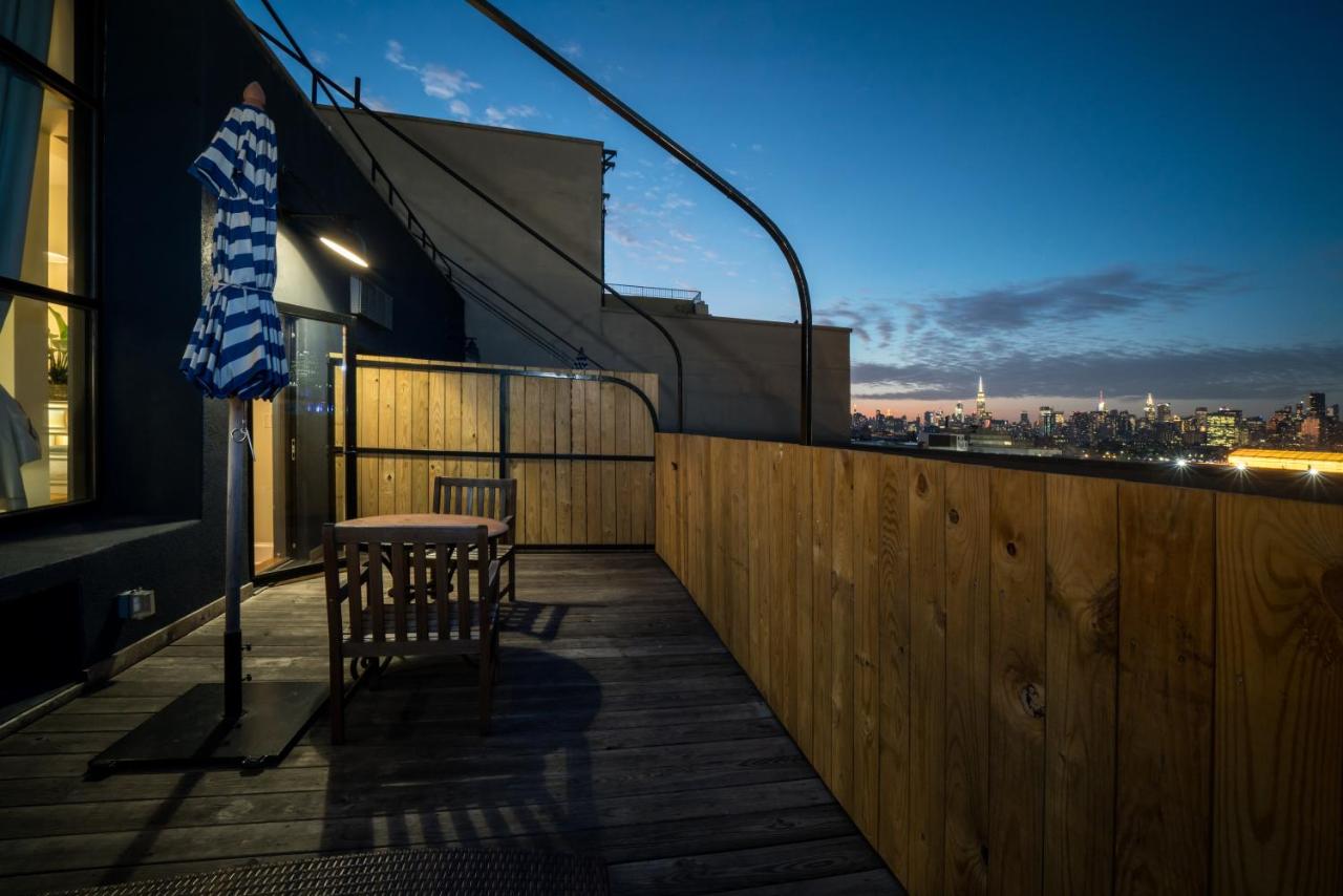 Penthouse Loft- Roof Deck at Henry Norman Hotel