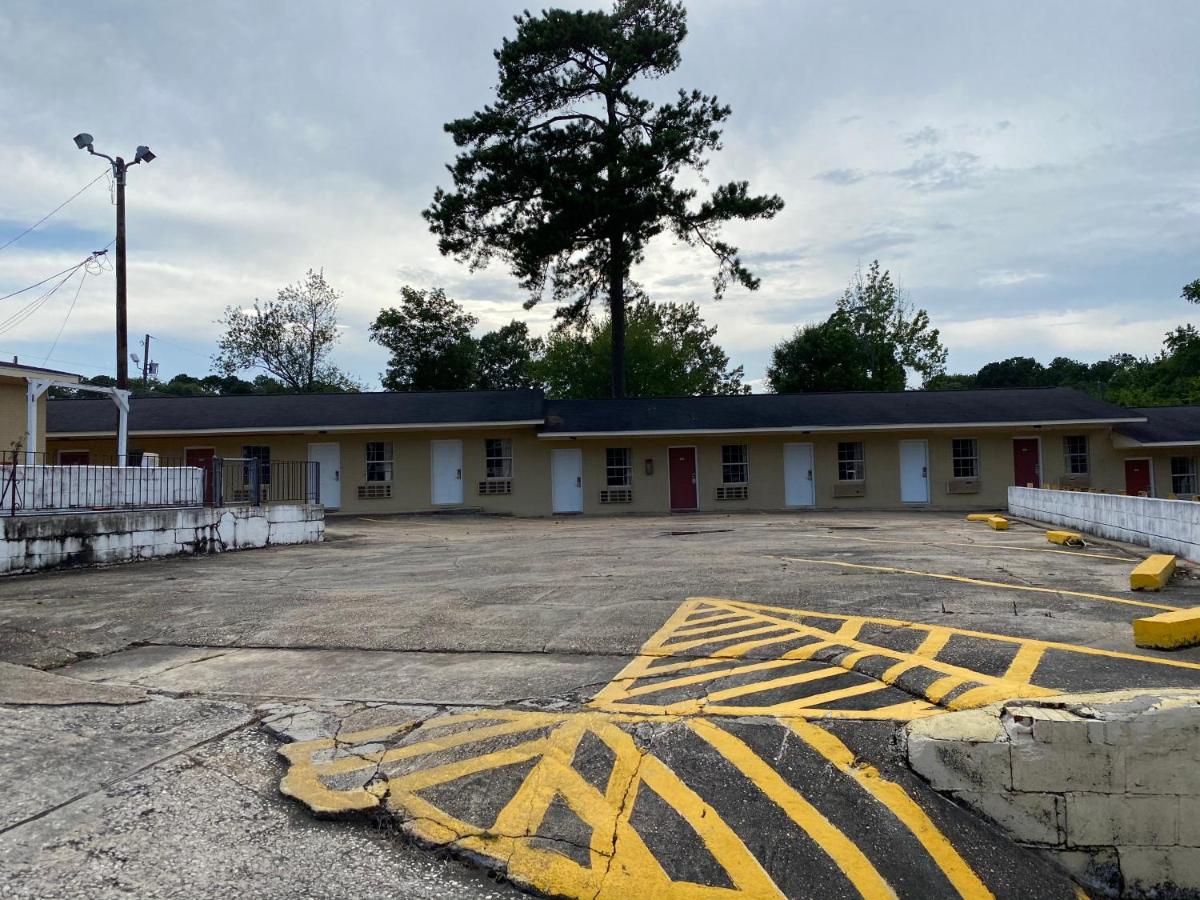 | Budget Inn