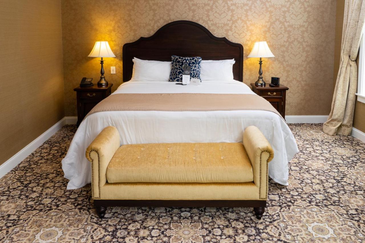 King Suite at The Mount Vernon Grand Hotel
