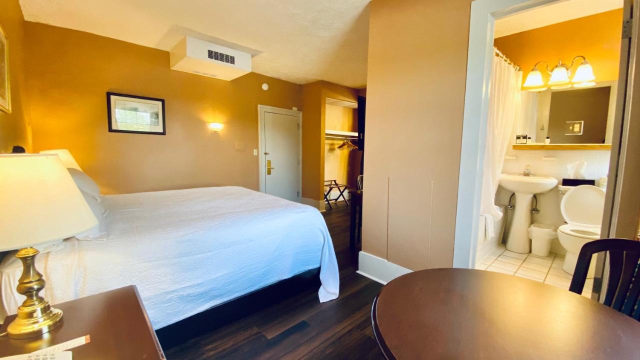 Suite with One King and One Queen Bed at The Shawnee Inn and Golf Resort