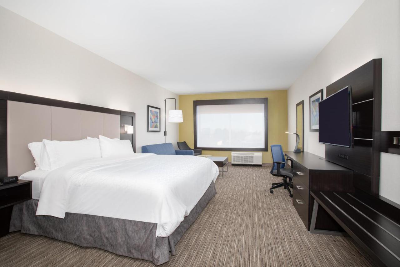 Suite with Mobility Accessible Tub - Non-Smoking at Holiday Inn Express & Suites Ely by IHG