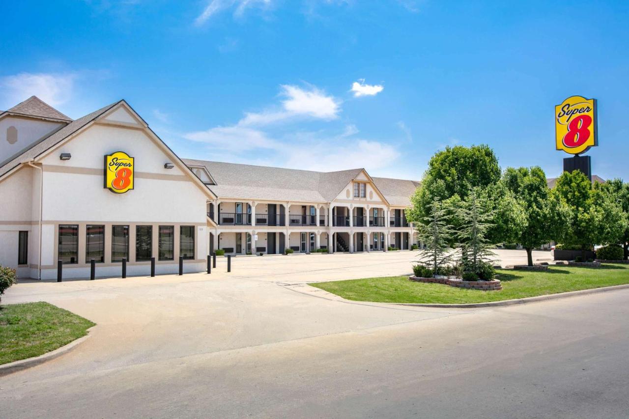 | Super 8 by Wyndham City of Moore