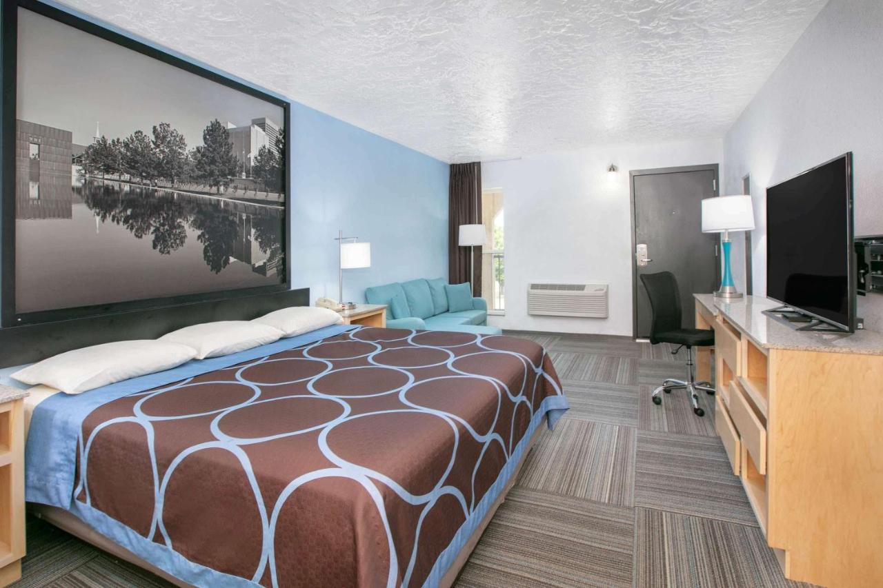 | Super 8 by Wyndham City of Moore