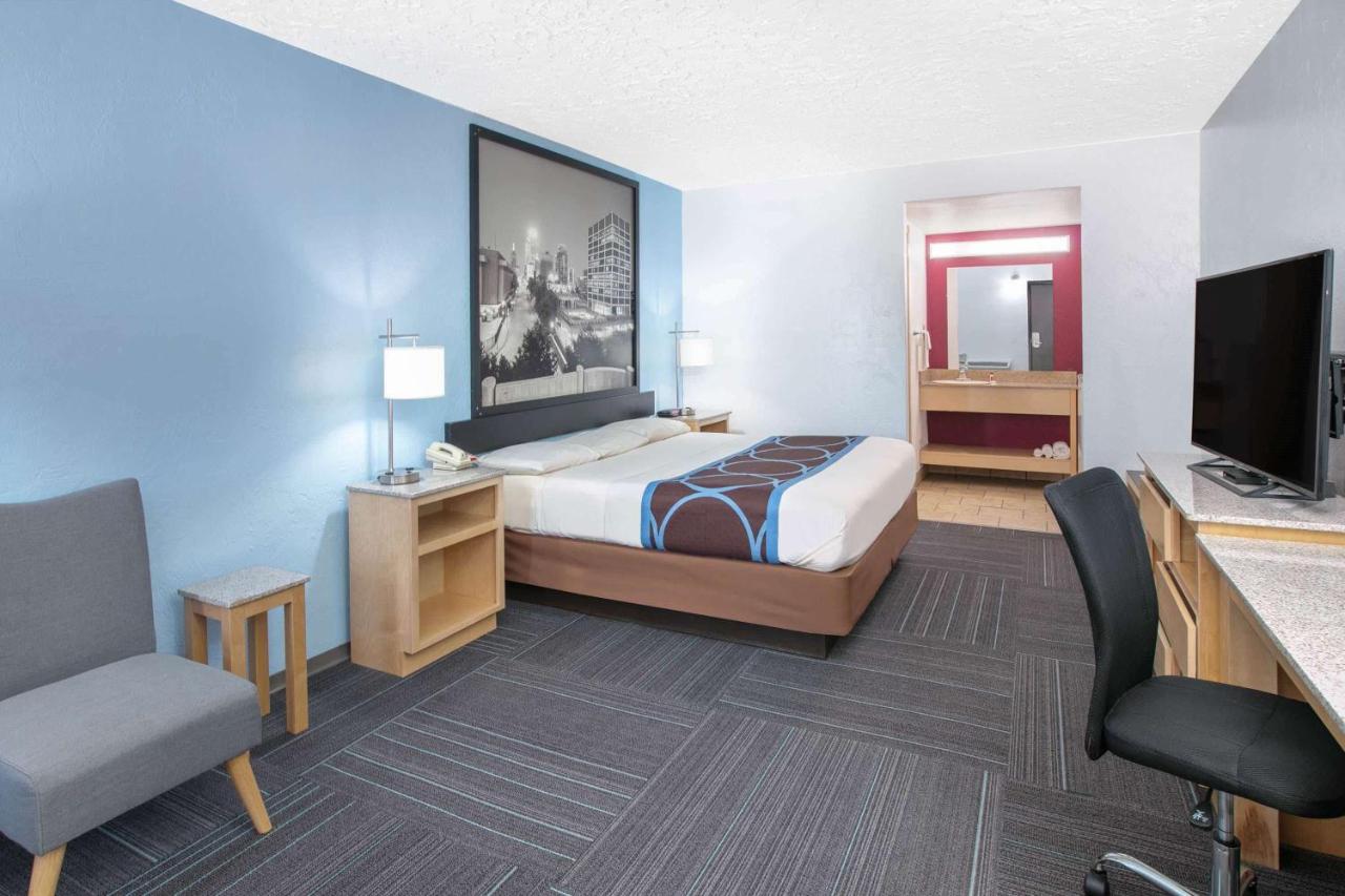 | Super 8 by Wyndham City of Moore