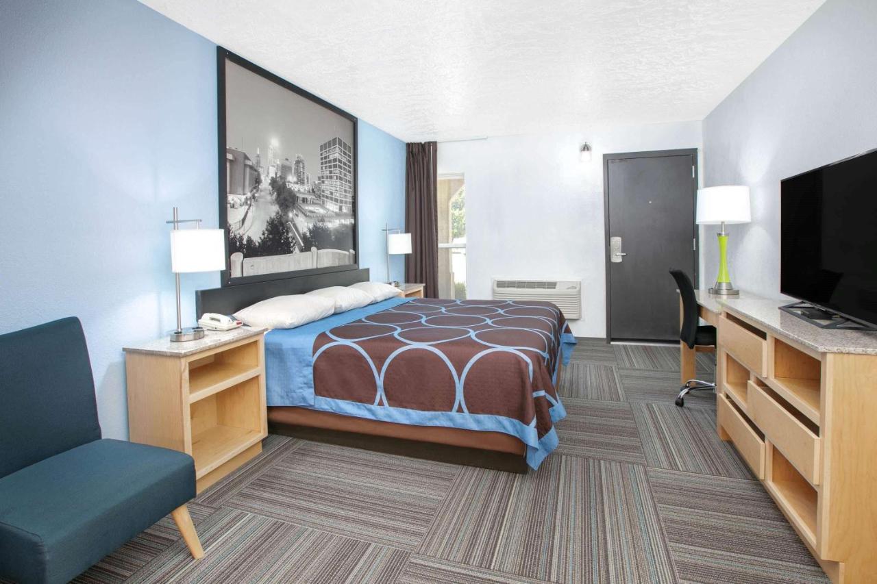 | Super 8 by Wyndham City of Moore