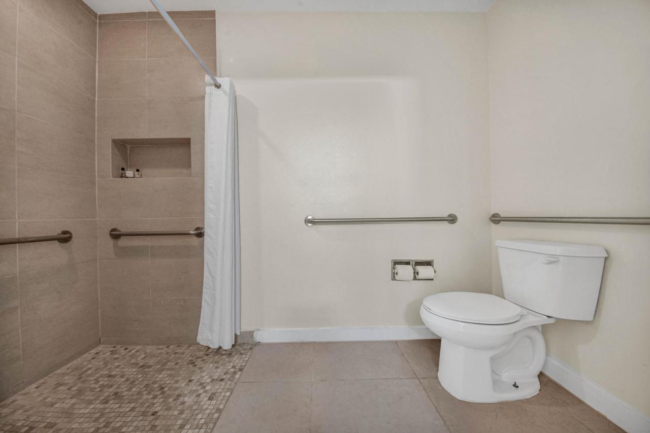 Deluxe King Room at Peninsula Island Resort & Spa - Beach Front Property at South Padre Island