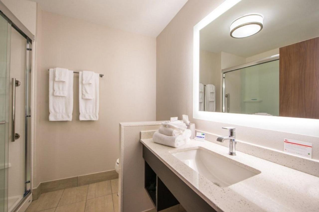 King Room - Non-Smoking at Holiday Inn Express and Suites Jacksonville East by IHG