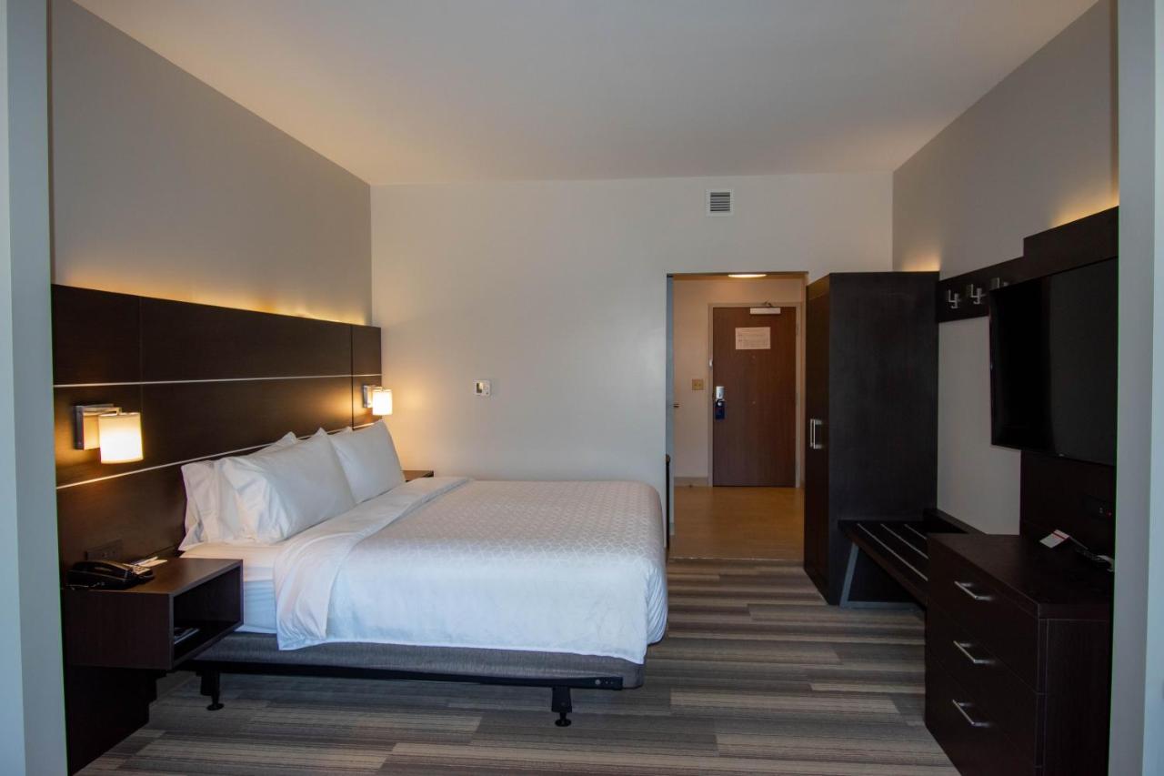 King Room - Hearing Accessible - Roll-in Shower at Holiday Inn Express & Suites Tonawanda - Buffalo Area, an IHG Hotel