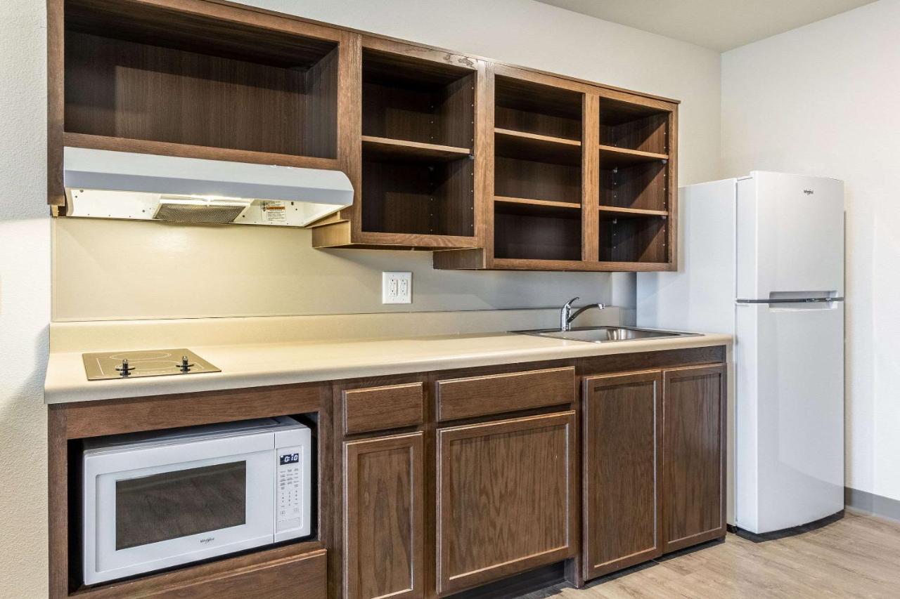 Standard Queen Room - Non-Smoking at WoodSpring Suites Indianapolis Castleton