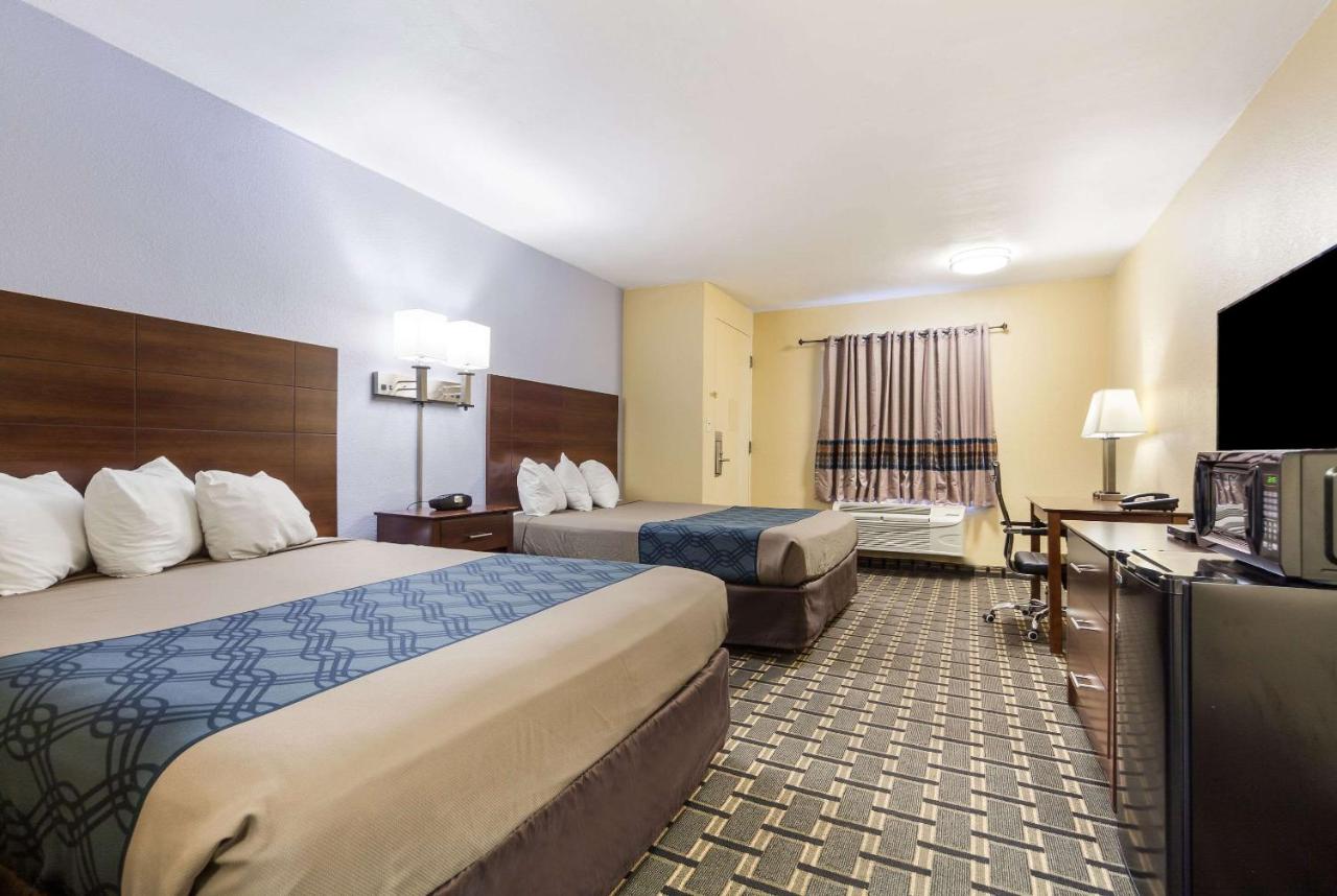 Standard Queen Room with Two Queen Beds - Non-Smoking at Rodeway Inn Lincoln West - University Area