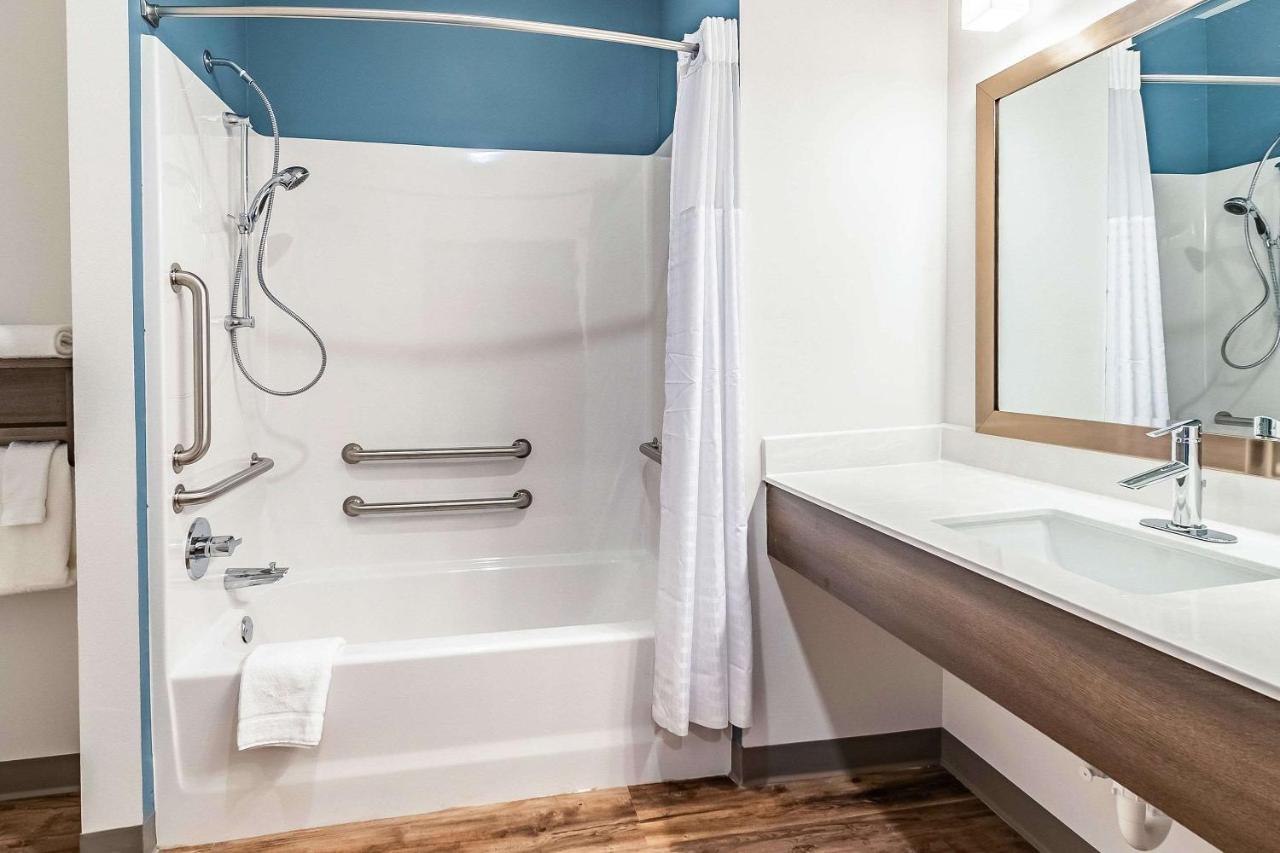 Deluxe Queen Studio  at WoodSpring Suites Indianapolis Zionsville