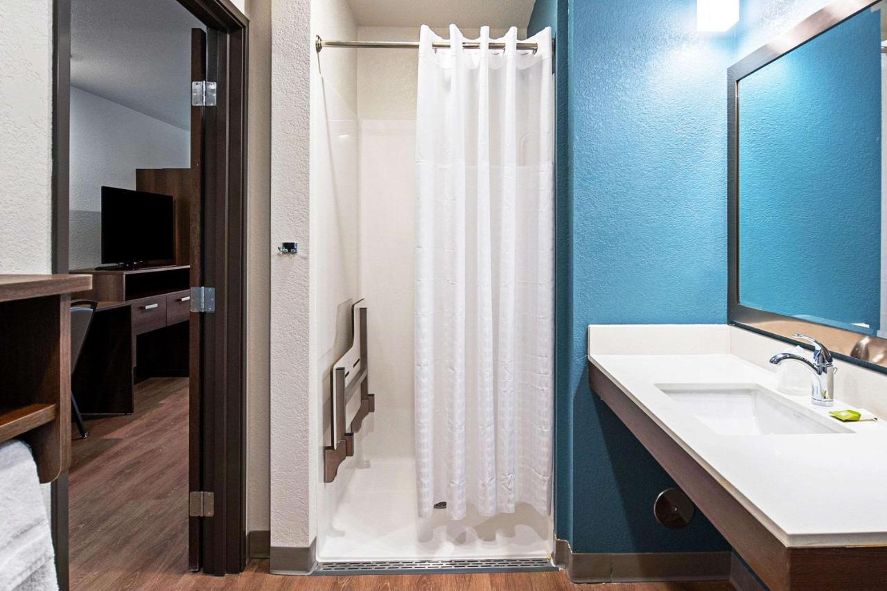 Queen Room - Accessible/Non-Smoking at WoodSpring Suites Reno Sparks