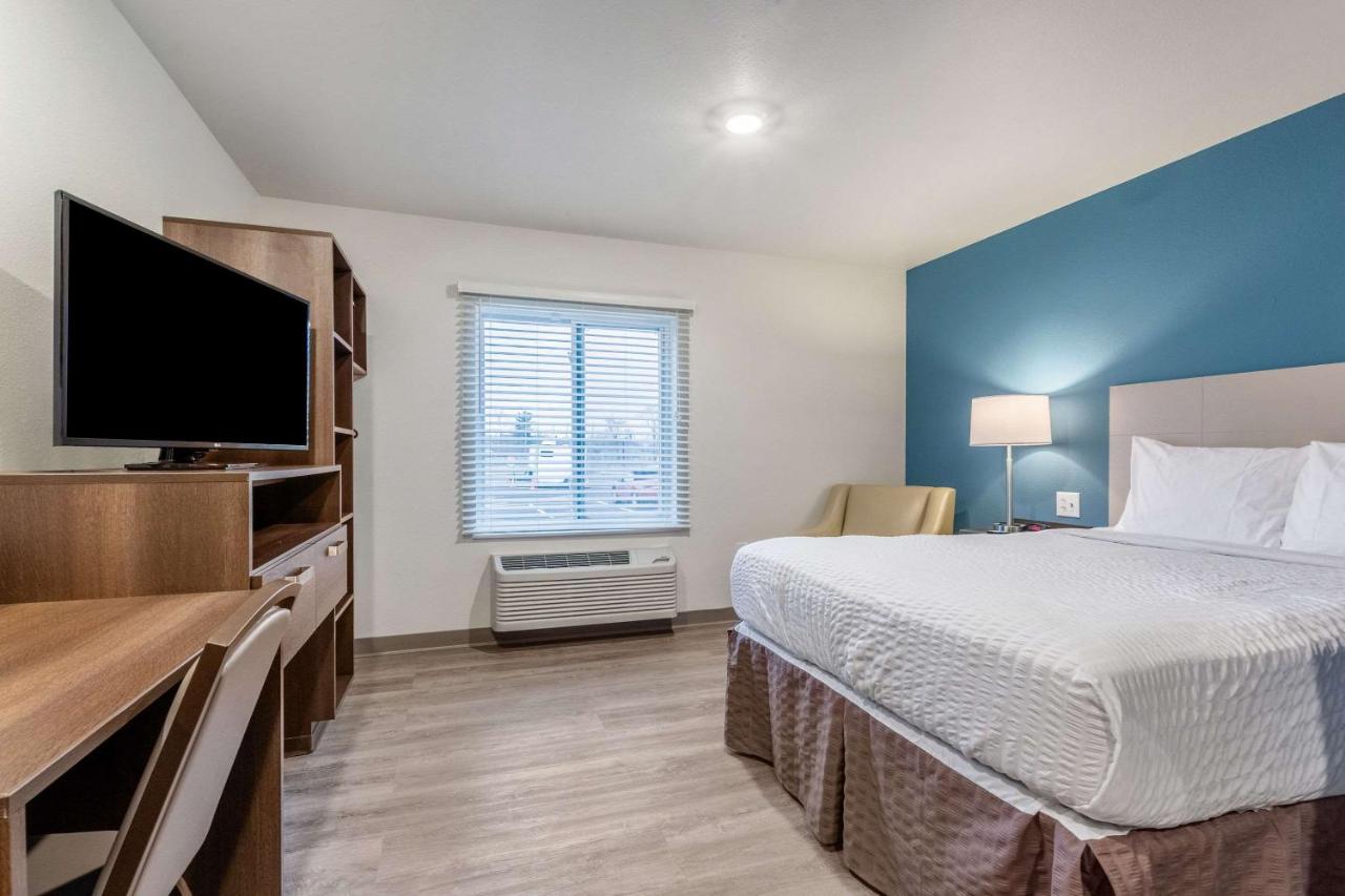 Standard Queen Room - Non-Smoking at WoodSpring Suites Indianapolis Castleton