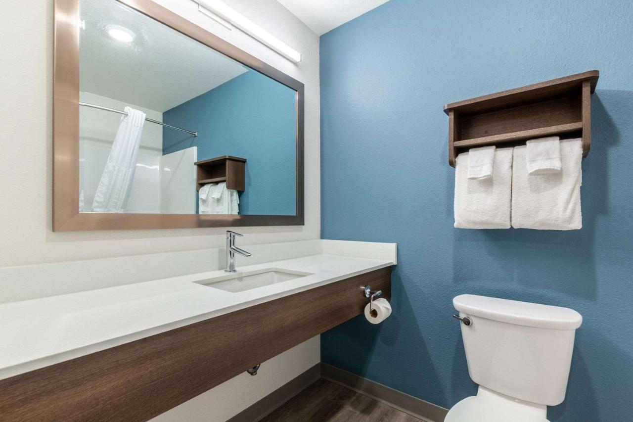 Standard Queen Room - Non-Smoking at WoodSpring Suites Indianapolis Castleton