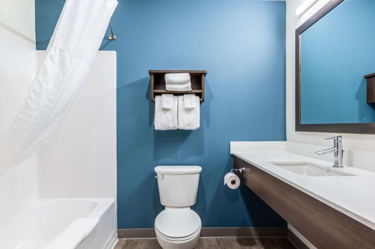 Standard Queen Room - Non-Smoking at WoodSpring Suites Indianapolis Castleton