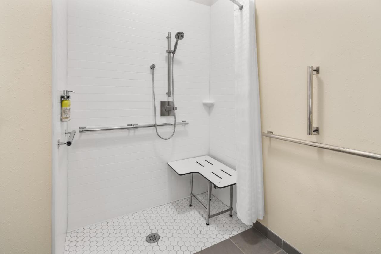King Studio Suite - Mobility Access Roll in Shower/Non-Smoking at Candlewood Suites Newnan - Atlanta SW by IHG
