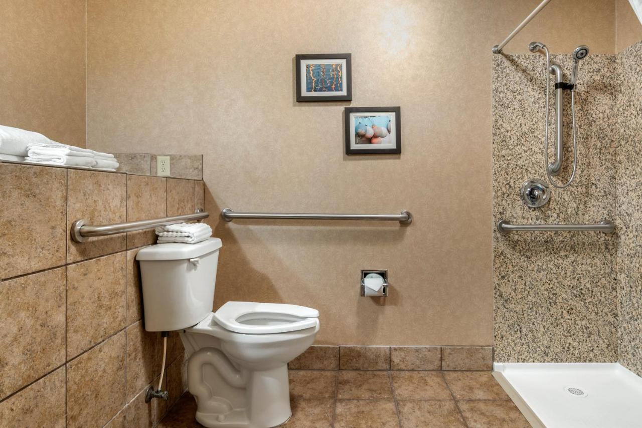 King Room - Accessible/Non-Smoking at Comfort Inn & Suites Lincoln City