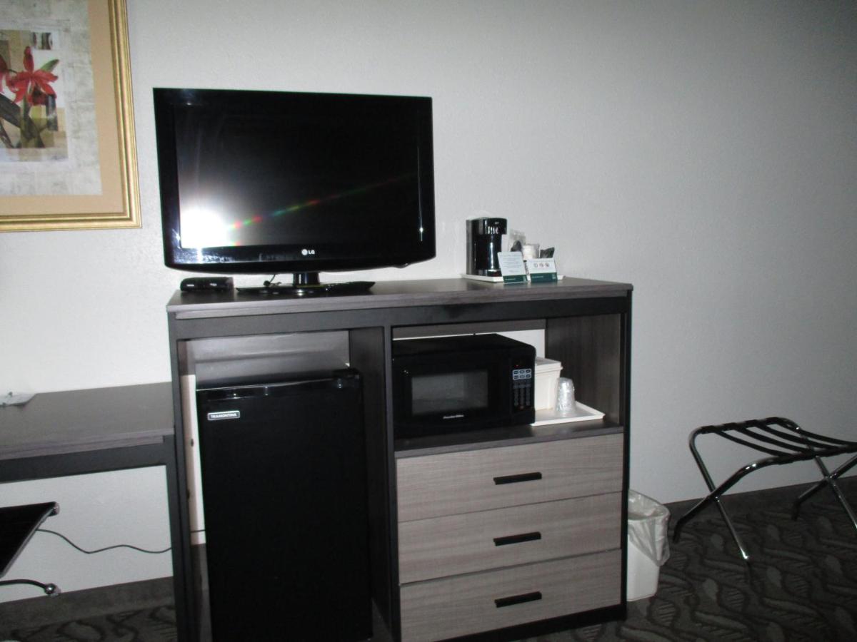 Double Room with Two Double Beds - Accessible/Non-Smoking at Quality Inn Kirksville