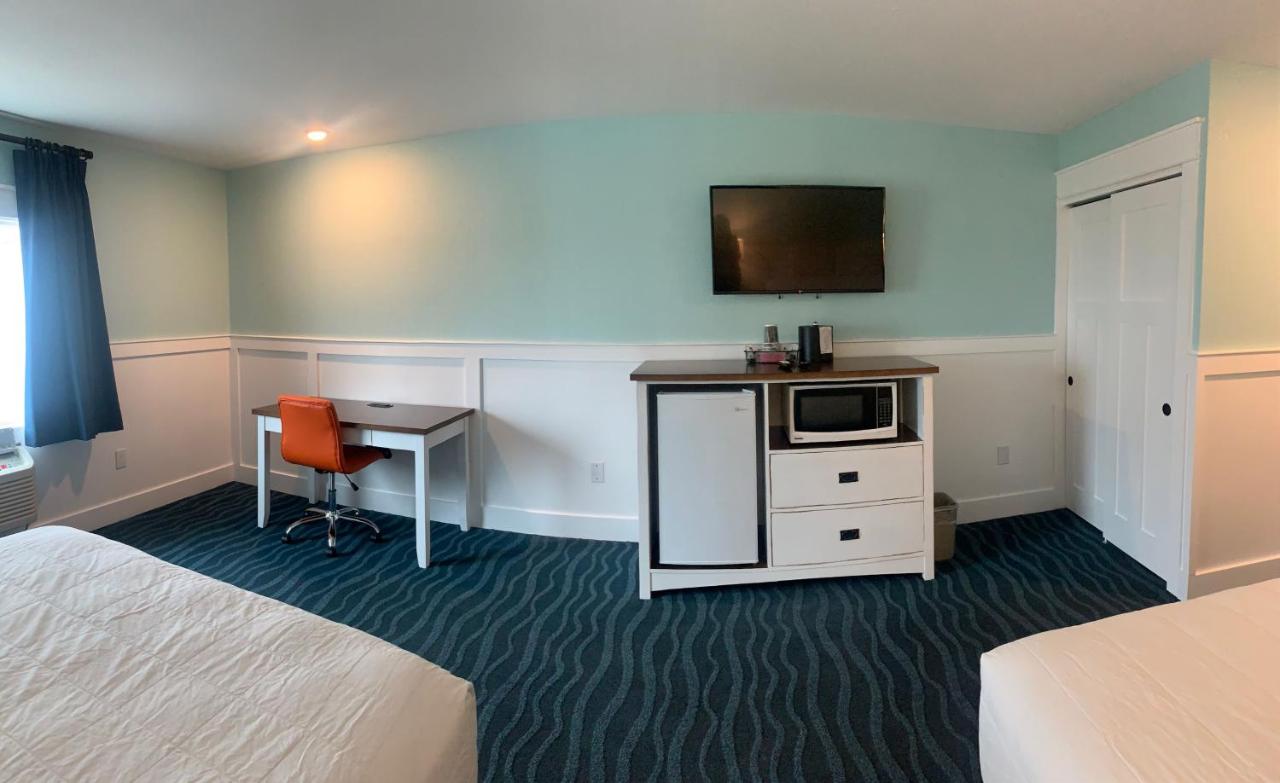 Standard - 2 Double Beds at John Yancey Oceanfront Inn