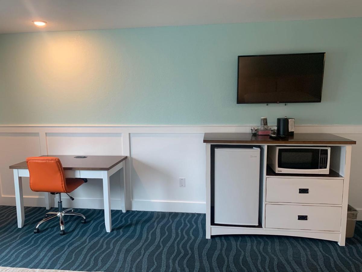 Budget Double Room at John Yancey Oceanfront Inn