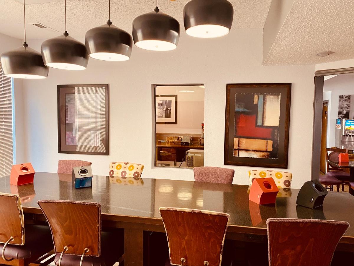 | Southern Oaks Inn Near IMAX