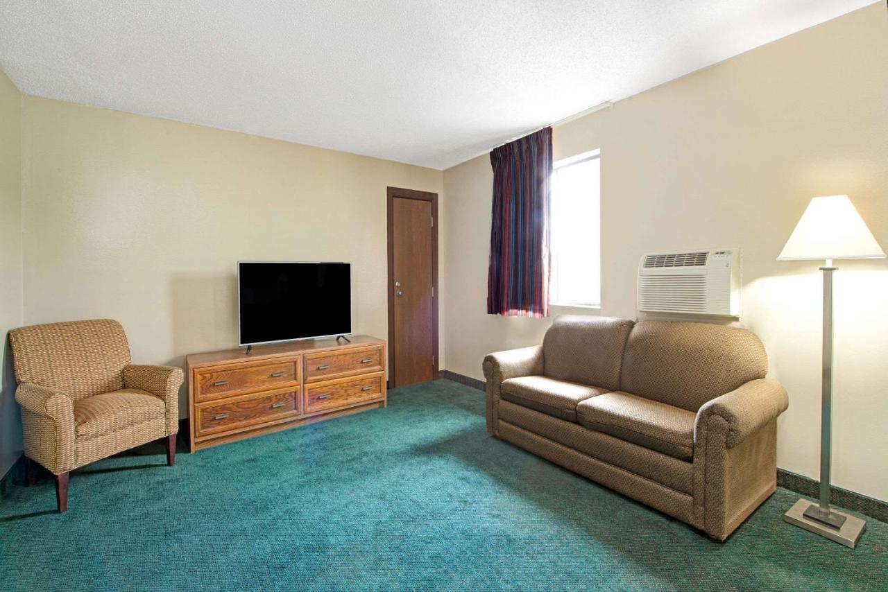Deluxe King Suite - Non-Smoking at Super 8 by Wyndham Eureka/Six Flags Nearby