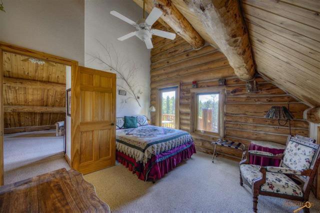  | Knotty Pine Cabin