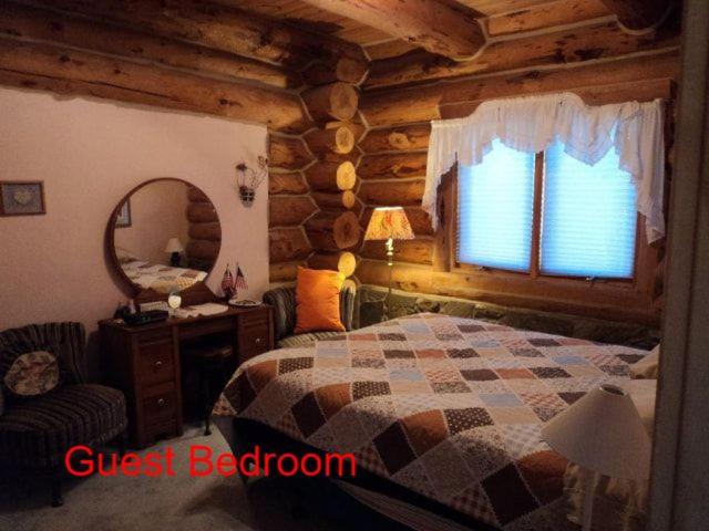  | Knotty Pine Cabin