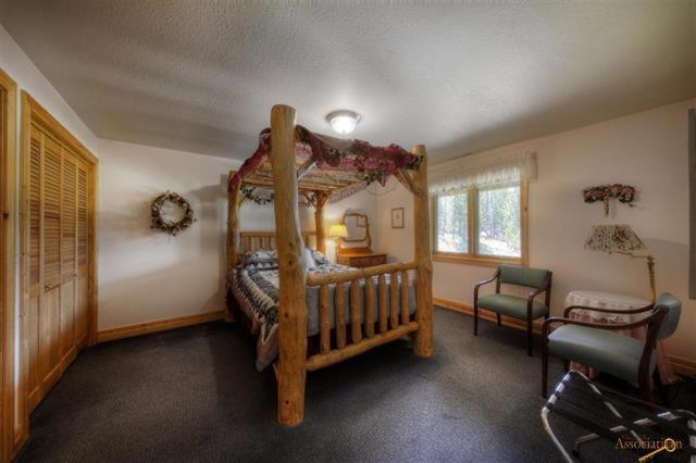  | Knotty Pine Cabin