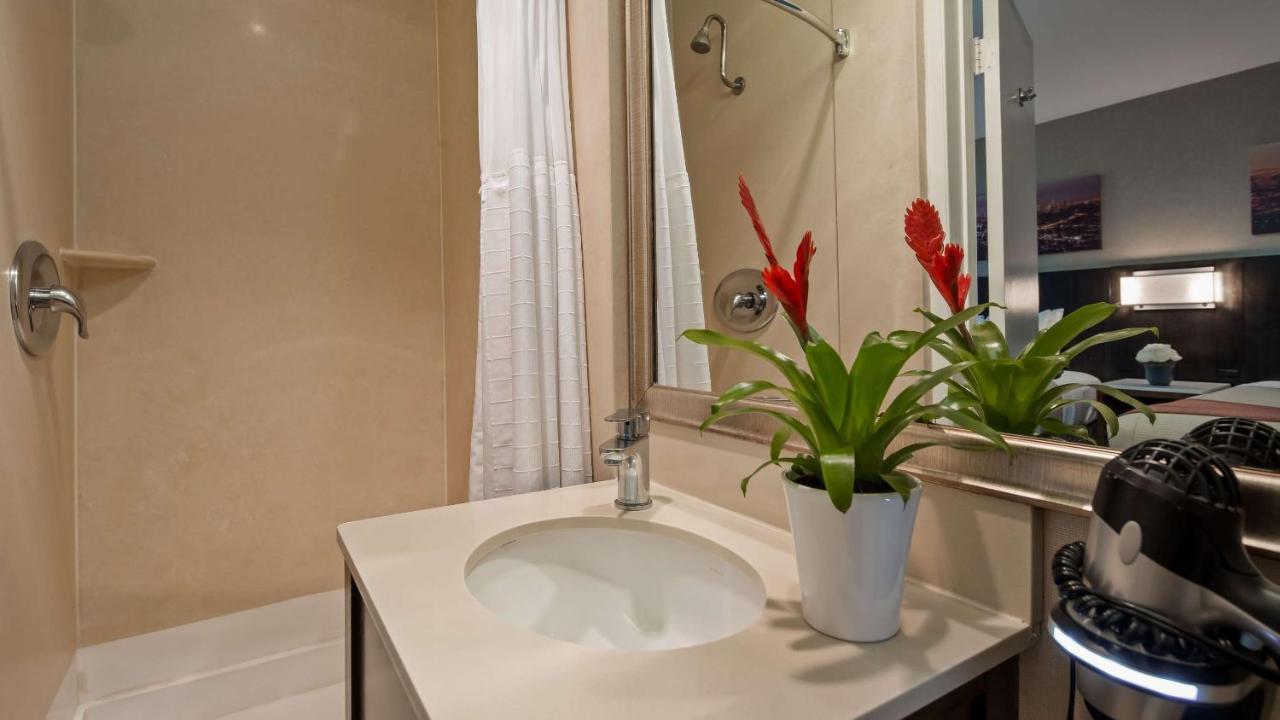 Queen Suite at Best Western Royal Palace Inn & Suites