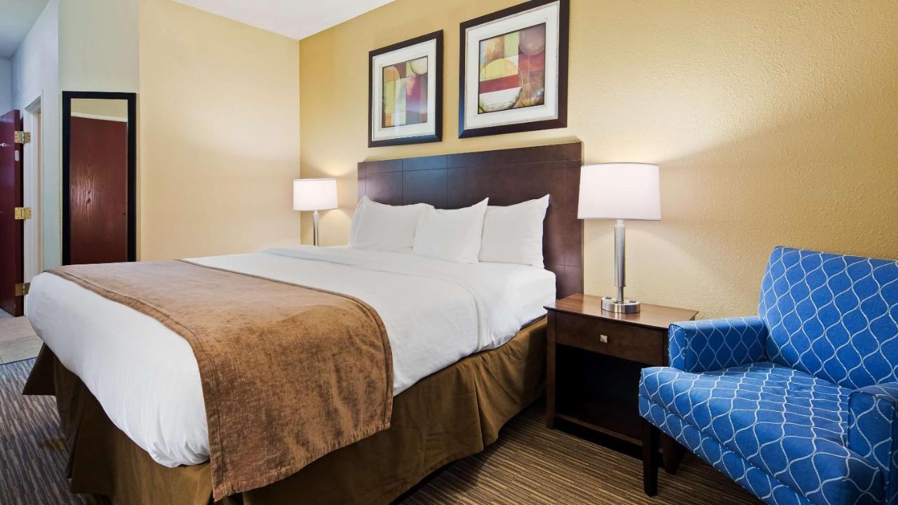 King Room with Roll-In Shower - Disability Access at Best Western Port Huron Blue Water Bridge