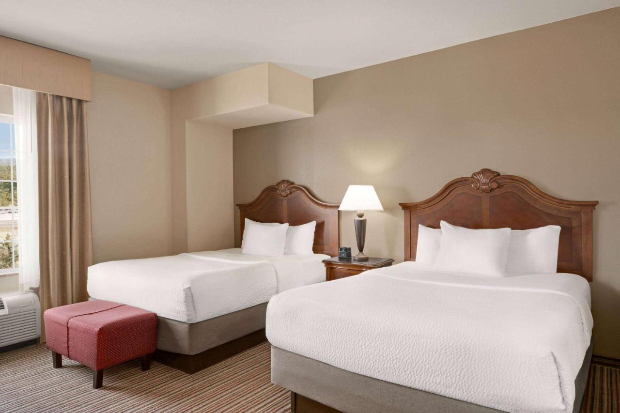 One-Bedroom Deluxe Family Suite at La Quinta Inn & Suites by Wyndham Trinidad