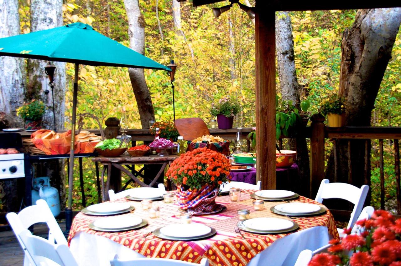 | Creekwalk Inn Bed and Breakfast with Cabins