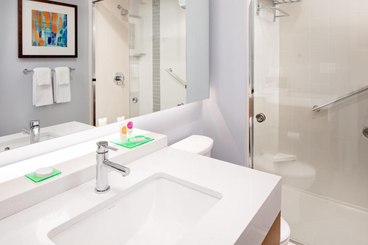 Deluxe Queen Room with Two Queen Beds at Hyatt Place Florence Downtown