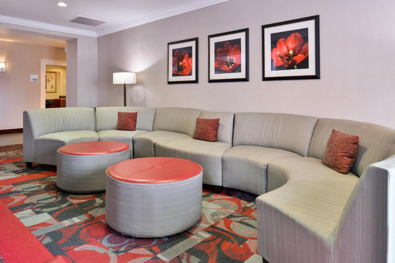 | Holiday Inn Express Canandaigua, an IHG Hotel