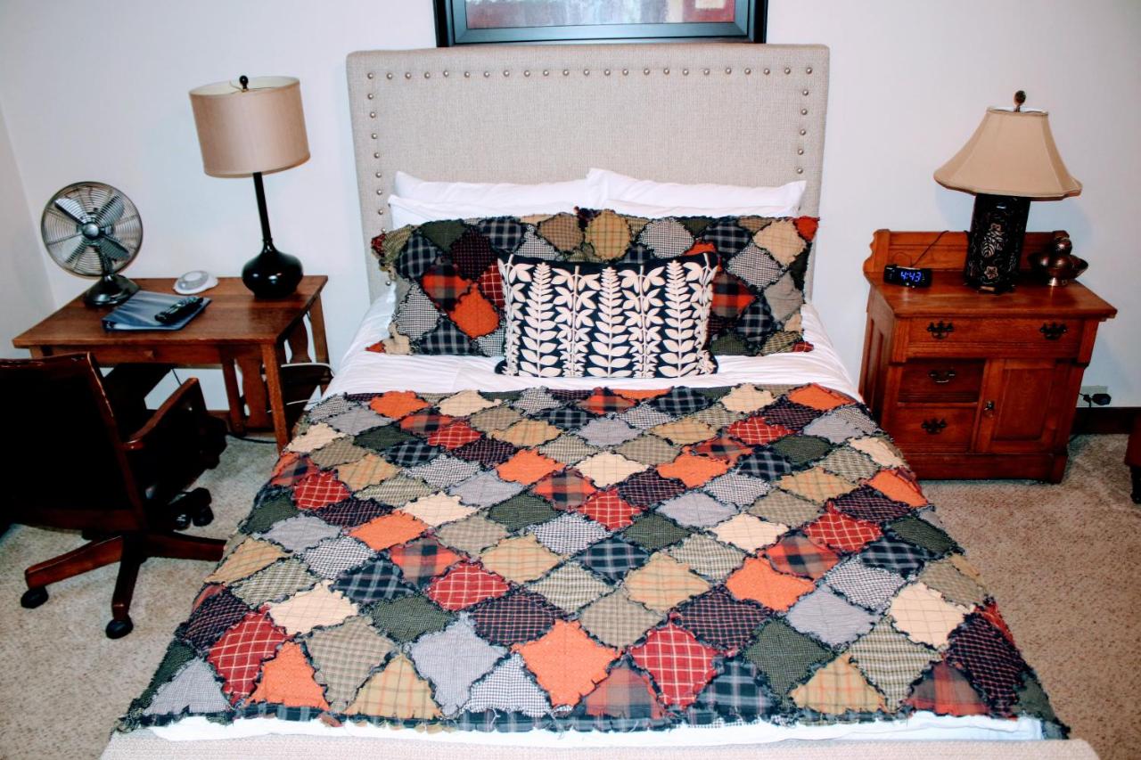 | Iowa House Historic Inn